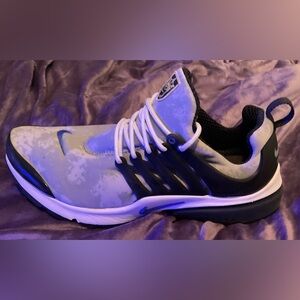 RARE Nike Air Presto Social FC Wolf Grey, off White 100-% AUTHENTIC GUARANTEED